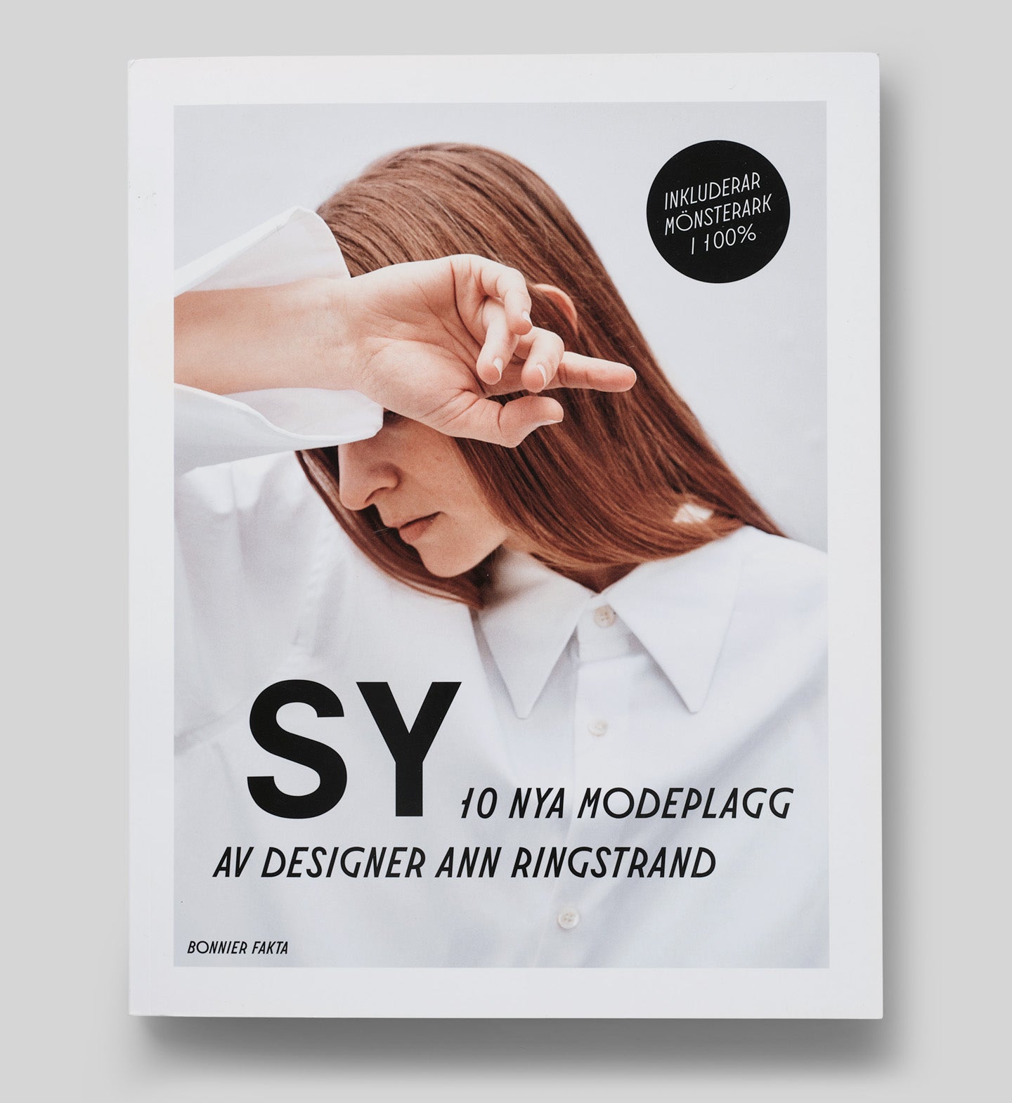 Swedish language SY - 10 NYA MODEPLAGG AV DESIGNER ANN